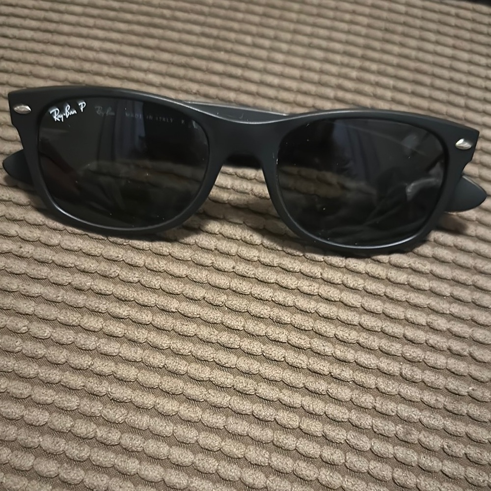 Ray-Ban Black Wayfarer Sunglasses Iconic Design